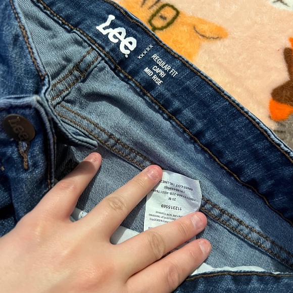 Lee capris - Picture 2 of 3